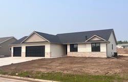 525 KIRKLAND Avenue, ALGOMA, WI 54201