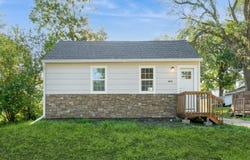 404 S B Street, Indianola, IA 50125