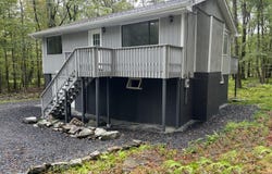 319 Whipporwill Drive, Bushkill, PA 18324