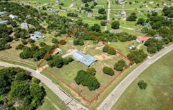 100 Blue Valley Court, Springtown, TX 76082