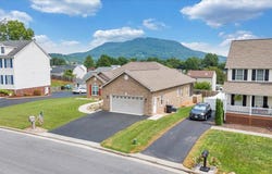 1380 Crutchfield ST, Roanoke, VA 24019
