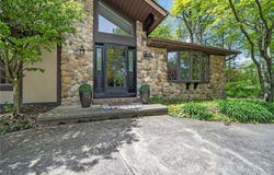 5108 Great Oaks Parkway, Independence, OH 44131