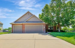 516 N Fiddlers Creek St, Valley Center, KS 67147