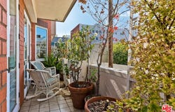 121 N Almont Dr, Beverly Hills, CA 90211