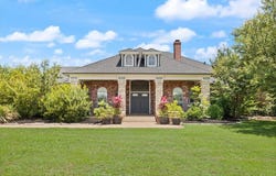 2907 Monties Lane, Arlington, TX 76015