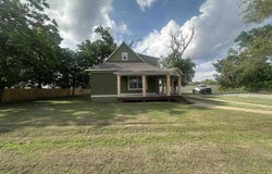 28 E Bigger St, Hutchinson, KS 67501