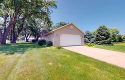 100 Maple Road, Cleghorn, IA 51014
