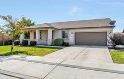 1523 W Wallis Drive, Hanford, CA 93230