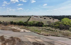 702 W 19 Rd, Phillips, NE 68865