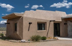 1 San Pasqual Ln, Ranchos de Taos, NM 87557