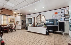 204 N Cass Avenue, Westmont, IL 60559
