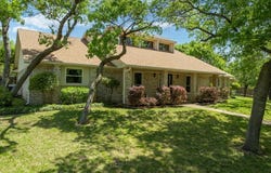 10019 Lost Oak Ridge Drive, Woodway, TX 76712