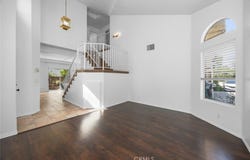 7527 Tampa Avenue, Reseda, CA 91335