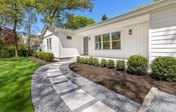 4 Pine Tree Ct, East Quogue, NY 11942