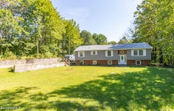 40 Curran Rd, Cheshire, MA 01225