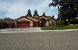 876 Royal Drive, Madera, CA 93637