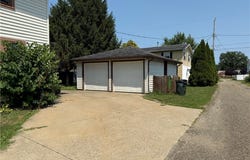 917 N Main Street, Uhrichsville, OH 44683