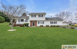 5 Travis Court, Monroe, NJ 08831