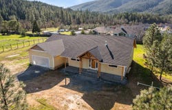 587 E Forks Circle, Cave Junction, OR 97523