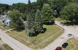 688 Grove Street, Conneaut, OH 44030