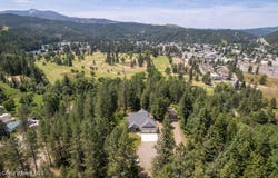 608 Country Club Ln, Pinehurst, ID 83850