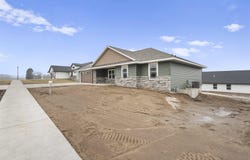 1020 Sage Oak Circle, Manchester, IA 52057