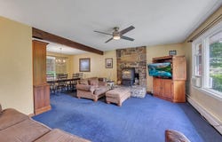 10 Hillside Dr, Brimfield, MA 01010