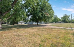 300 Williamson Dr, Hutchinson, KS 67502