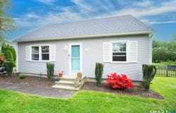 17 Willard Street, Old Saybrook, CT 06475