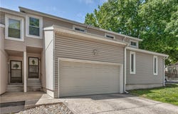 1421 E Mart-Way Circle, Olathe, KS 66061