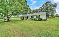 84 Oak Ln, Troutville, VA 24175
