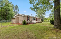 7129 Eldred Avenue NE, Rockford, MI 49341