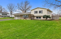 1705 E Springhill Road, Warsaw, IN 46580