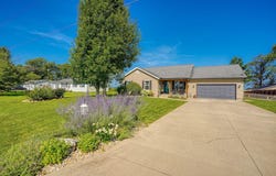 1387 Dill Road NE, Bloomingburg, OH 43106