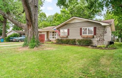 215 W Kingsbury Street, Springfield, MO 65807