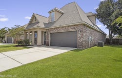 13284 Hilliard Street, D'Iberville, MS 39540