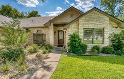 250 Meadowlakes Drive, Meadowlakes, TX 78654