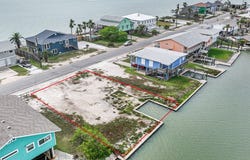 225 Bayshore Dr, Ingleside on the Bay, TX 78363