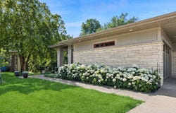 2000 Forest Hill Cir, Coralville, IA 52241