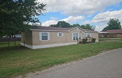 617 E Gregory Ave, Apache, OK 73006