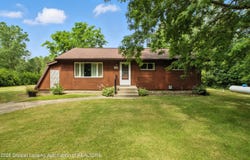 16106 Peacock Road, Haslett, MI 48840