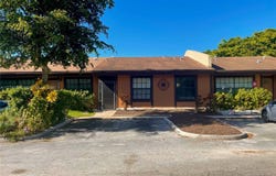10211 Buttercup Ct, Pembroke Pines, FL 33026