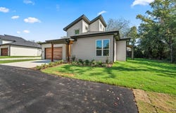 1106 S Main Street, Lindale, TX 75771