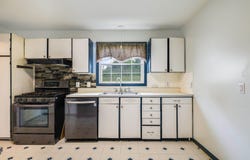 10 ALDEN ST, STAUNTON, VA 24401