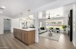 215 W RUTH Avenue, Phoenix, AZ 85021