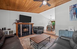 11811 W Woodland Cir, Hales Corners, WI 53130