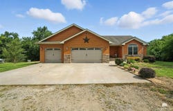 15447 Jeffrey Circle, Wamego, KS 66547