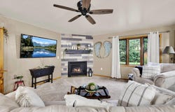315 Hartford Sq, Hartford, WI 53027