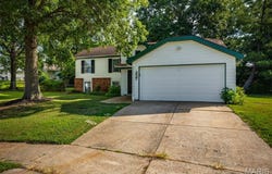 237 Valleyoak Court, Ballwin, MO 63021