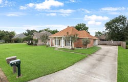 1465 Ironwood Dr, Denham Springs, LA 70726